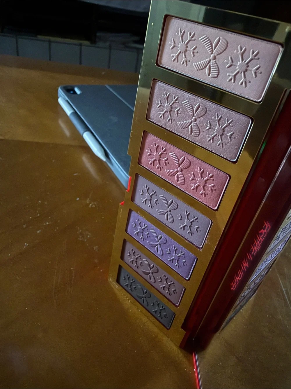 Estee Lauder Pink and Purple Eyeshadow Palette NWT